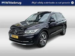 Zwart, metallic lak Gebruikt 2022 VW Tiguan Elegance SUV | € 34.450 (Eerlijke prijs)