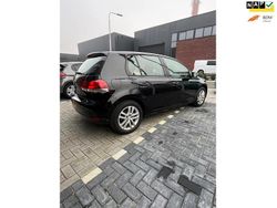 Zwart (metallic) Gebruikt 2011 VW Golf VI Highline Hatchback | € 5.950 (Duur)