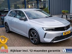 Zilver (metallic) Gebruikt 2023 Opel Astra Innovation Hatchback | € 23.940 (Eerlijke prijs)