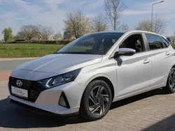 Zilver Gebruikt 2022 Hyundai i20 Comfort Hatchback | € 19.450 (Eerlijke prijs)