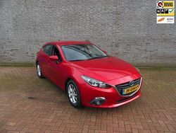Rood (metallic) Gebruikt 2016 Mazda 3 Hatchback | € 10.250 (Goede deal)