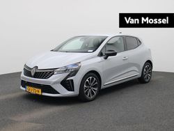 Grijs Gebruikt 2024 Renault Clio V Techno Hatchback | € 20.935 (Iets duurder)