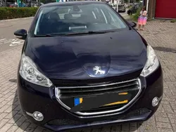 Blauw Gebruikt 2014 Peugeot 208 Allure Hatchback | € 4.500 (Goede deal)