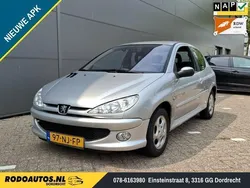 Grijs Gebruikt 2003 Peugeot 206 Quiksilver Hatchback | € 1.750 (Eerlijke prijs)