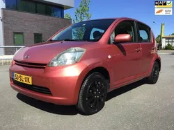 Rood Gebruikt 2006 Daihatsu Sirion Hatchback | € 1.699 (Eerlijke prijs)