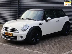 Wit, metallic lak Gebruikt 2011 Mini Cooper Hatchback | € 4.750 (Eerlijke prijs)