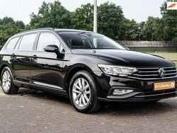 Zwart Gebruikt 2022 VW Passat Business Stationwagen | € 22.950 (Goede deal)