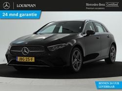 Kosmoszwart metaalkleur metallic Gebruikt 2024 Mercedes A250 AMG line Hatchback | € 38.945 (Eerlijke prijs)