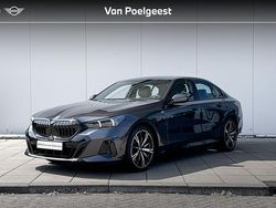 Grijs Gebruikt 2024 BMW 550e M Sport Sedan | € 72.900 (Eerlijke prijs)