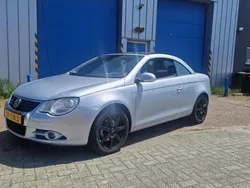 Grijs Gebruikt 2006 VW Eos Cabriolet | € 2.450 (Eerlijke prijs)