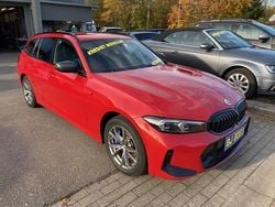 Rood Gebruikt 2023 BMW 330 M Sport Stationwagen | € 37.900 (Eerlijke prijs)