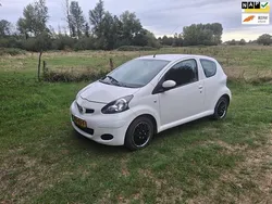 Wit Gebruikt 2010 Toyota Aygo Comfort Hatchback | € 3.990 (Eerlijke prijs)