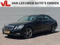 Zwart, metallic lak Gebruikt 2010 Mercedes E200 Avantgarde Sedan | € 10.900 (Eerlijke prijs)