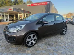 Bruin Gebruikt 2013 Kia Rio Hatchback | € 6.750 (Eerlijke prijs)