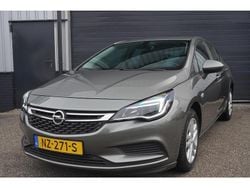 Grijs Gebruikt 2017 Opel Astra Edition Hatchback | € 12.995 (Eerlijke prijs)
