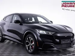 Zwart Gebruikt 2022 Ford Mustang Mach-E SUV | € 34.990 (Eerlijke prijs)