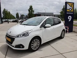 Wit Gebruikt 2019 Peugeot 208 Signature Sky Hatchback | € 9.446 (Goede deal)