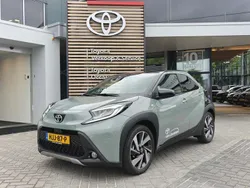 Zwart, metallic lak Nieuw 2024 Toyota Aygo Envy Hatchback | € 24.400 (Duur)