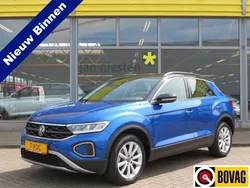 Blauw Gebruikt 2022 VW T-Roc Life SUV | € 24.450 (Eerlijke prijs)