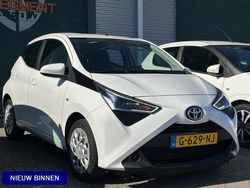 Wit Gebruikt 2020 Toyota Aygo X-play Hatchback | € 10.499 (Eerlijke prijs)