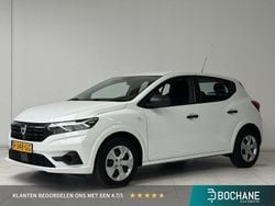 Wit Gebruikt 2022 Dacia Sandero Essentiel Hatchback | € 14.440 (Eerlijke prijs)