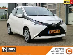 Wit Gebruikt 2016 Toyota Aygo X-play Hatchback | € 11.950 (Eerlijke prijs)