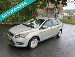 Bruin, metallic lak Gebruikt 2010 Ford Focus Limited Hatchback | € 2.499 (Goede deal)