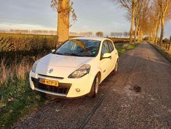 Wit Gebruikt 2010 Renault Clio II Collection Hatchback | € 2.499 (Eerlijke prijs)