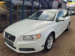 Wit Gebruikt 2009 Volvo V70 Momentum Stationwagen | € 16.945