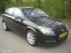 Zwart, metallic lak Gebruikt 2004 Opel Astra Elegance Hatchback | € 975 (Eerlijke prijs)