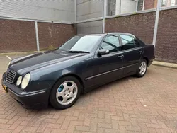 Zwart Gebruikt 2000 Mercedes E240 Avantgarde Sedan | € 5.000