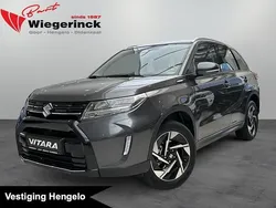 Grijs Gebruikt 2024 Suzuki Vitara Style SUV | € 30.249 (Eerlijke prijs)