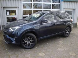 Blauw Gebruikt 2017 Toyota RAV4 Hybrid Executive SUV | € 27.400 (Goede deal)