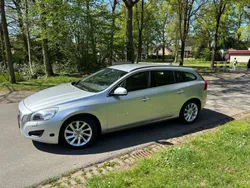 Zilver Gebruikt 2013 Volvo V60 Summum Stationwagen | € 11.300 (Goede deal)