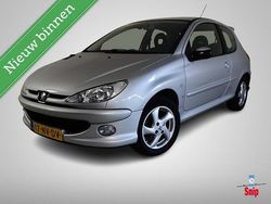 Grijs Gebruikt 2004 Peugeot 206 Griffe Hatchback | € 3.750 (Duur)