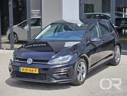 Zwart Gebruikt 2019 VW Golf VII Highline Hatchback | € 21.449 (Eerlijke prijs)