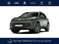 Groen, metallic lak Nieuw 2025 VW Tiguan Edition SUV | € 51.334 (Goede deal)