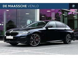 M carbonschwarz (donker zwart metallic) Gebruikt 2023 BMW 545e Comfort Edition Sedan | € 58.950 (Eerlijke prijs)