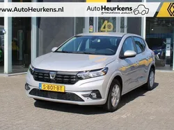 Grijs, metallic lak Gebruikt 2023 Dacia Sandero Expression Hatchback | € 16.445 (Goede deal)