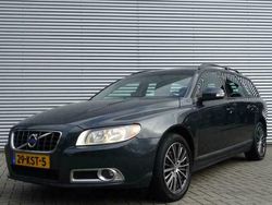 Grijs Gebruikt 2010 Volvo V70 Stationwagen | € 6.835 (Iets duurder)