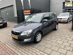 Grijs, metallic lak Gebruikt 2011 Skoda Fabia Ambition Hatchback | € 3.999 (Eerlijke prijs)