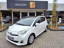 Wit (metallic) Gebruikt 2012 Toyota Verso-S Stationwagen | € 7.250 (Eerlijke prijs)