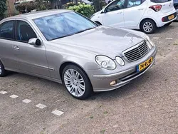 Brons Gebruikt 2005 Mercedes E240 Avantgarde Sedan | € 6.900 (Eerlijke prijs)
