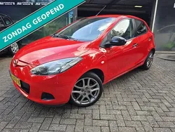 Rood, metallic lak Gebruikt 2008 Mazda 2 Inclusive Hatchback | € 3.450 (Iets duurder)