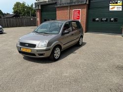 Grijs Gebruikt 2003 Ford Fusion MPV | € 2.950 (Eerlijke prijs)