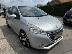 Grijs, metallic lak Gebruikt 2013 Peugeot 208 Active Hatchback | € 4.500 (Eerlijke prijs)