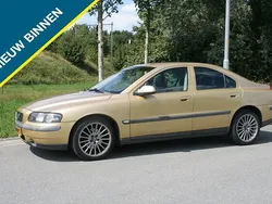 Geel Gebruikt 2001 Volvo S60 Sedan | € 750 (Eerlijke prijs)