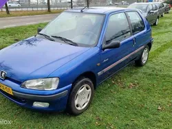 Blauw Gebruikt 1998 Peugeot 106 Hatchback | € 1.950