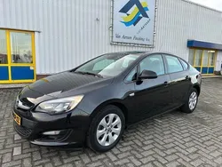Zwart Gebruikt 2014 Opel Astra Sedan | € 5.400 (Eerlijke prijs)