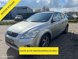 Grijs metallic Gebruikt 2009 Kia ProCeed Start Hatchback | € 1.750 (Goede deal)